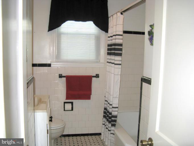 523 Shipley Road Linthicum Heights, MD 21090 - Photo 2 of 16 Bath