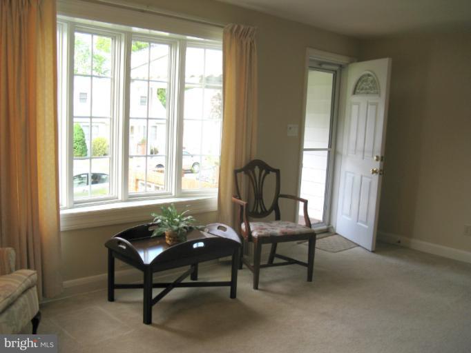 523 Shipley Road Linthicum Heights, MD 21090 - Photo 5 of 16 Living Room