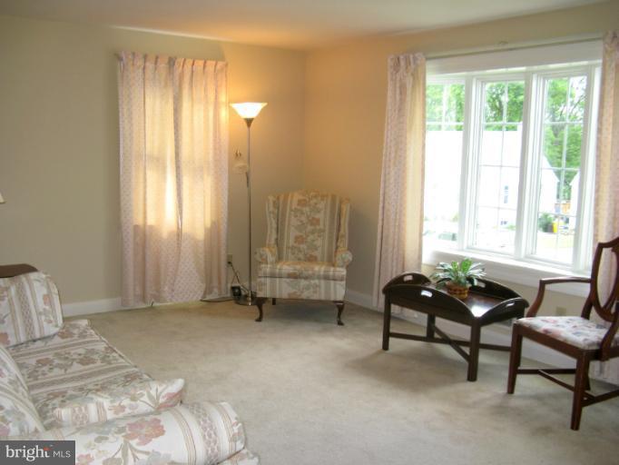 523 Shipley Road Linthicum Heights, MD 21090 - Photo 8 of 16 Living Room