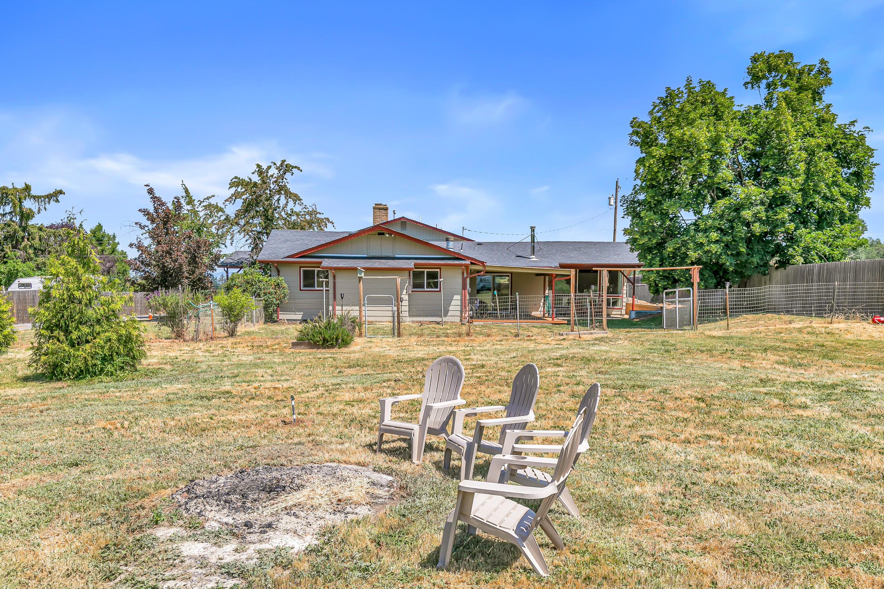 2615 Glory C Road Medford, OR 97501 - Photo 36 of 57 9R9A4105