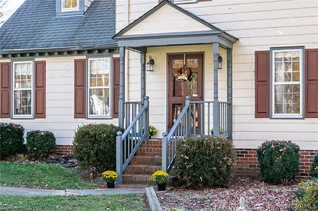 13001 Queensgate Road Midlothian, VA 23114 - Photo 2 of 21 a front view of a house with garden
