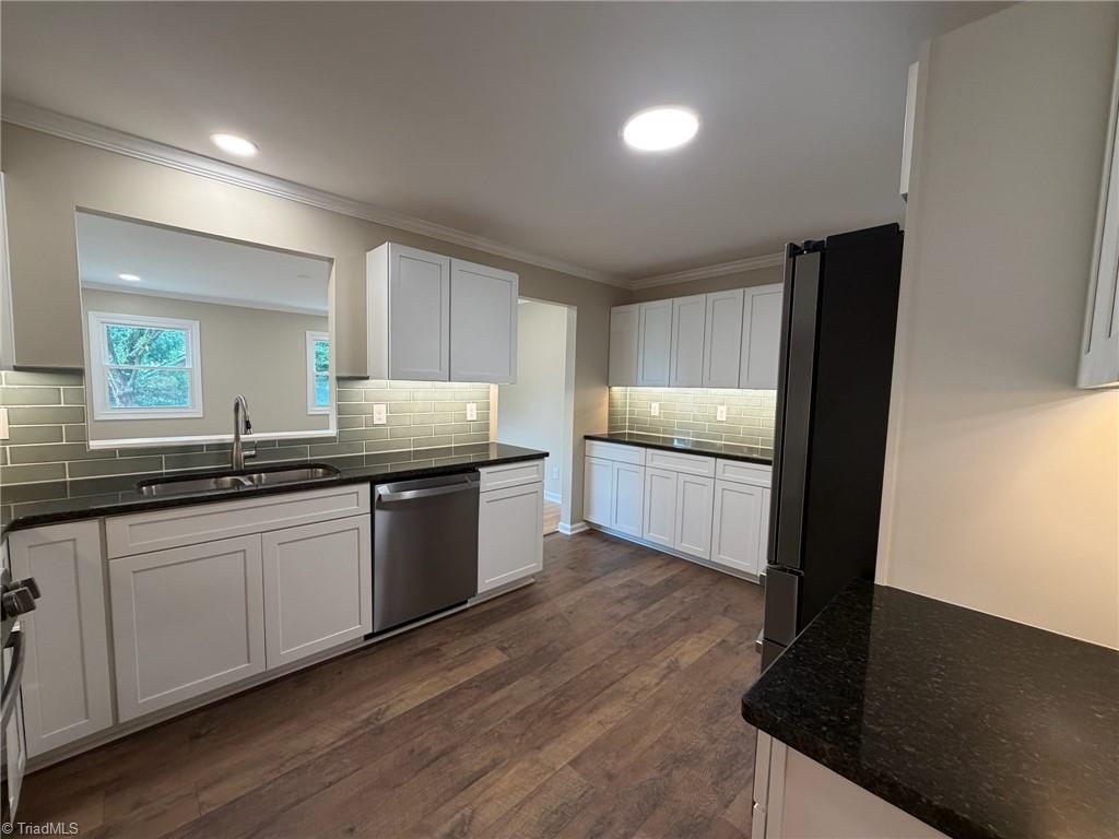 2701 Tudor Road Winston-Salem, NC 27106 - Photo 3 of 31