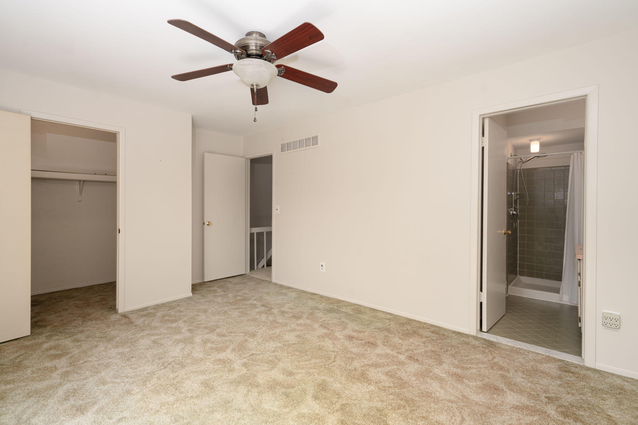 669 Oakbrook West Rochester Hills, MI 48307 - Photo 14 of 26 25-web-or-mls-interiors-18