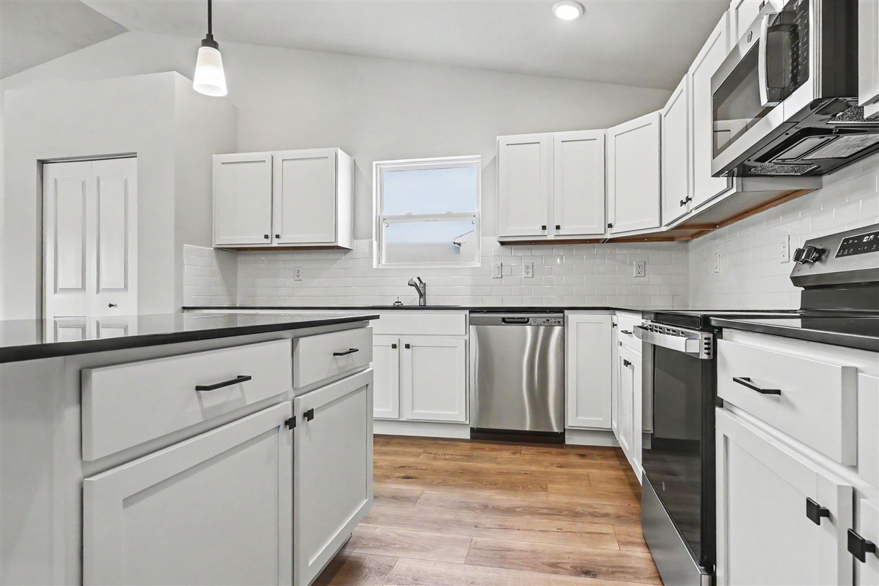 71348 Embassy Road Edwardsburg, MI 49112 - Photo 5 of 34 Gallery Image 5