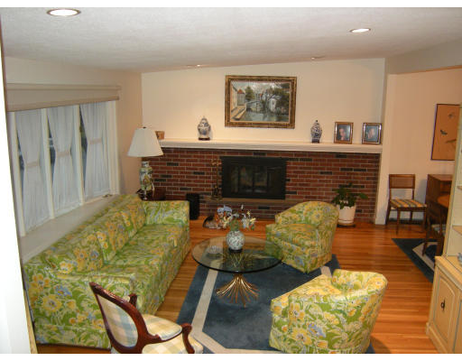 89 Damon Road Needham, MA 02494 - Photo 6 of 18