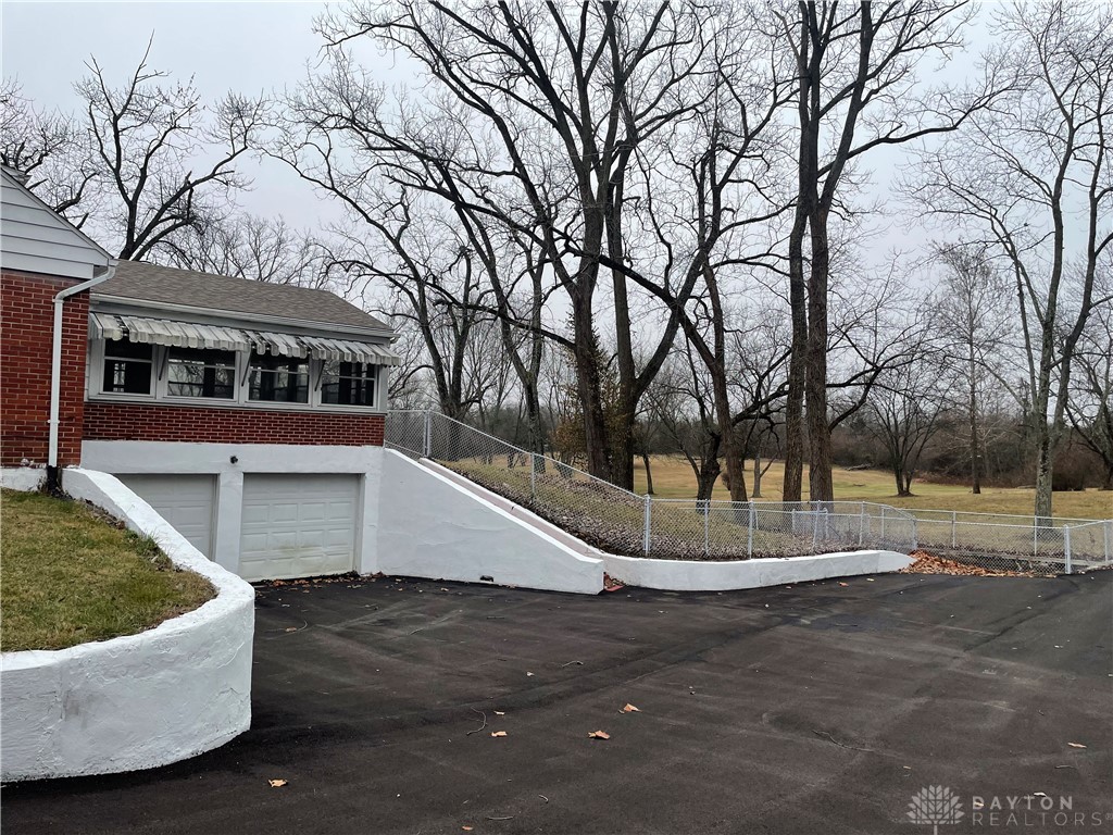 7698 Chambersburg Road Dayton, OH 45424 - Photo 3 of 26