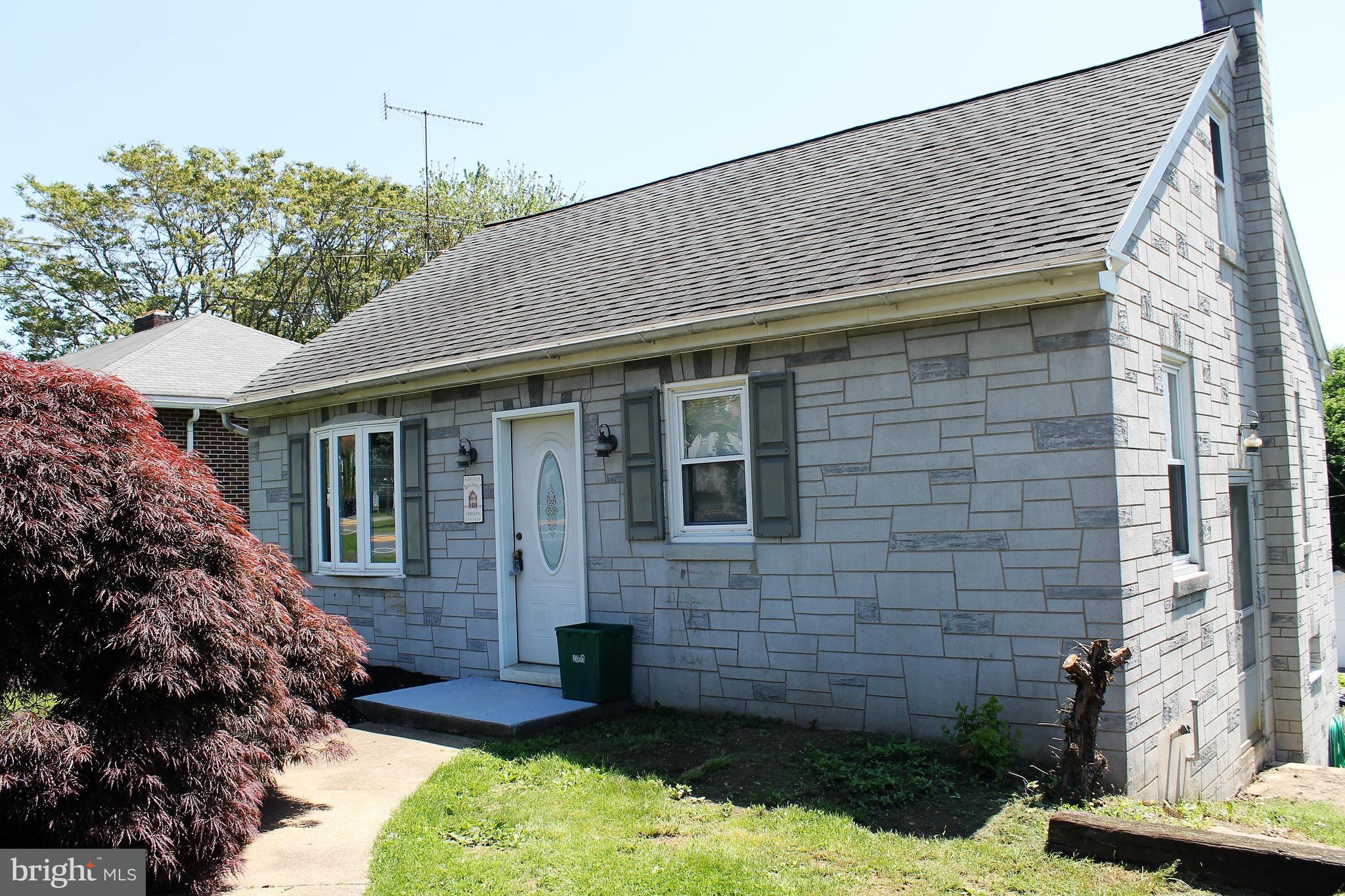 244 South Reading Road Ephrata, PA 17522 - Photo 2 of 16 Front Walk