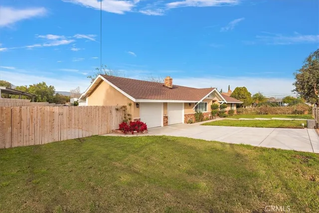 a view of a house with a yard and garage