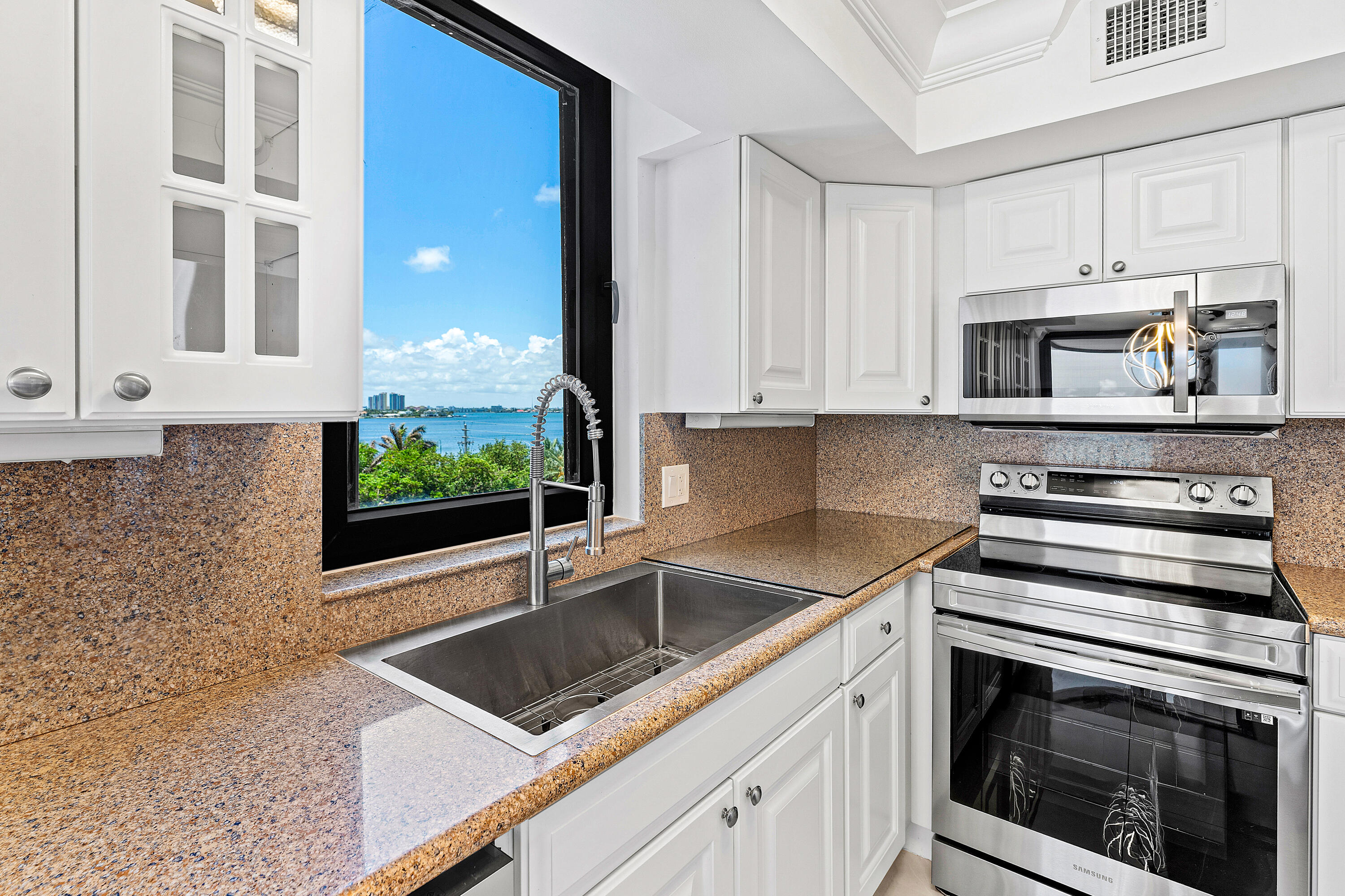 5380 North Ocean Drive, Unit 5A Riviera Beach, FL 33404 - Photo 7 of 38 Kitchen