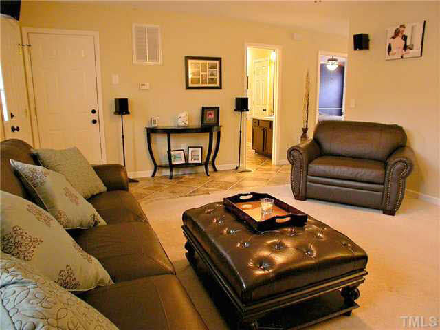 21 Kissimee Court Durham, NC 27713 - Photo 7 of 25 a living room with furniture