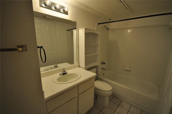 $2,695 | 501 West 26th Street, Unit 222, Austin, TX 78705