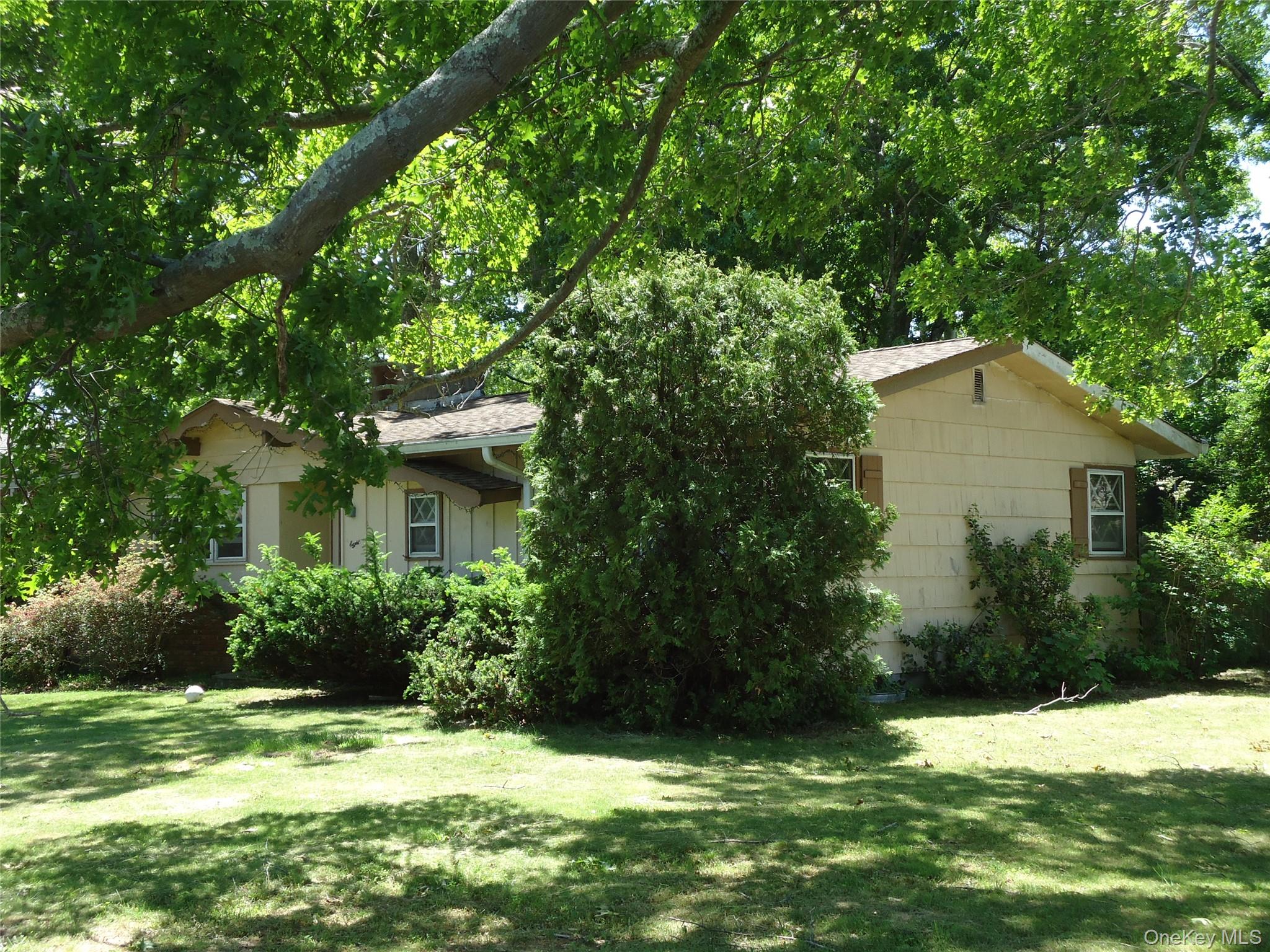 8 Graham Road Hampton Bays, NY 11946 - Photo 3 of 5