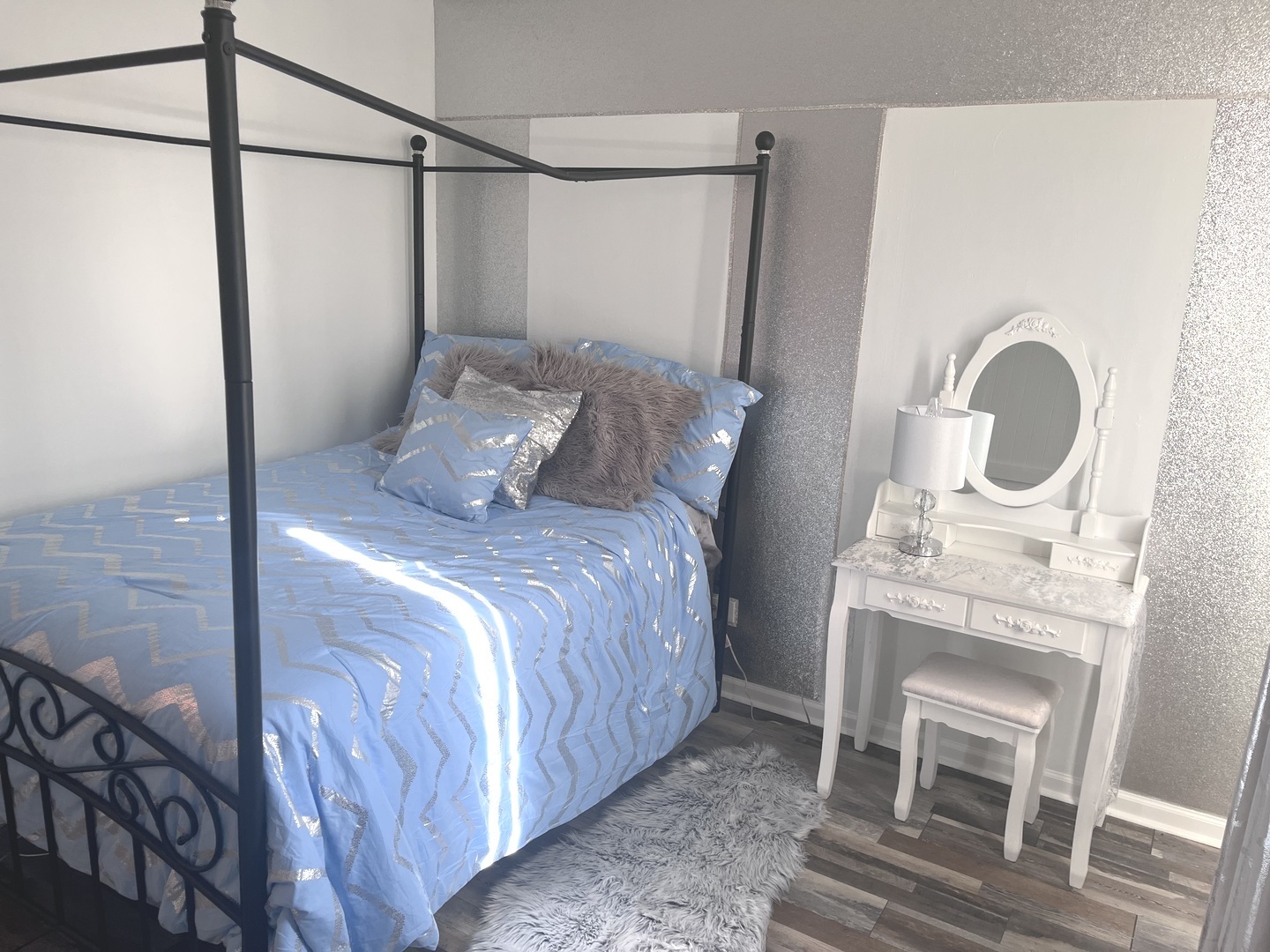 56 Timberlane Road Matteson, IL 60443 - Photo 16 of 40 a bedroom with a bed a mirror on the dresser and floor