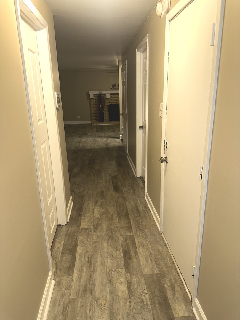 56 Timberlane Road Matteson, IL 60443 - Photo 35 of 40 a view of a hallway