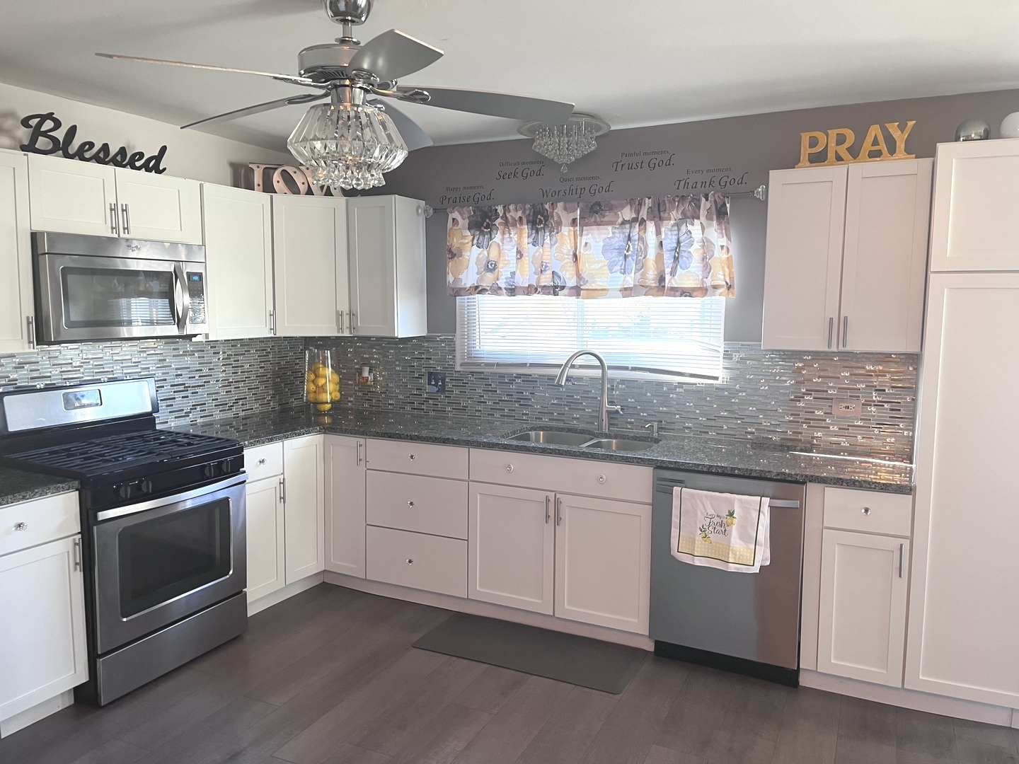 56 Timberlane Road Matteson, IL 60443 - Photo 10 of 40 a kitchen with granite countertop cabinets stainless steel appliances and a sink