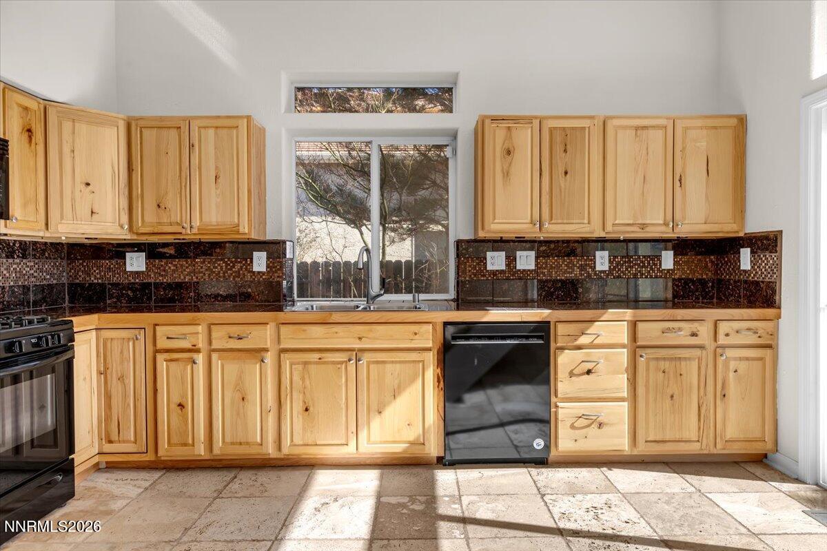 14670 Gold Run Drive Reno, NV 89521 - Photo 14 of 51 14-014