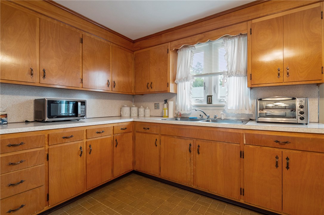 33 Granite Street Westerly, RI 02891 - Photo 13 of 45