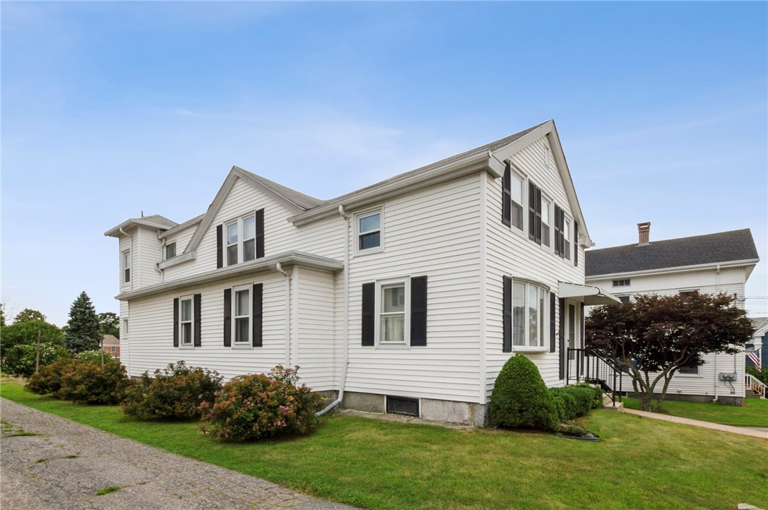 33 Granite Street Westerly, RI 02891 - Photo 4 of 45