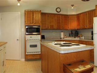 5055 Dutch Ridge Road Beaver, PA 15009 - Photo 6 of 20 Plenty of storage in this kitchen.