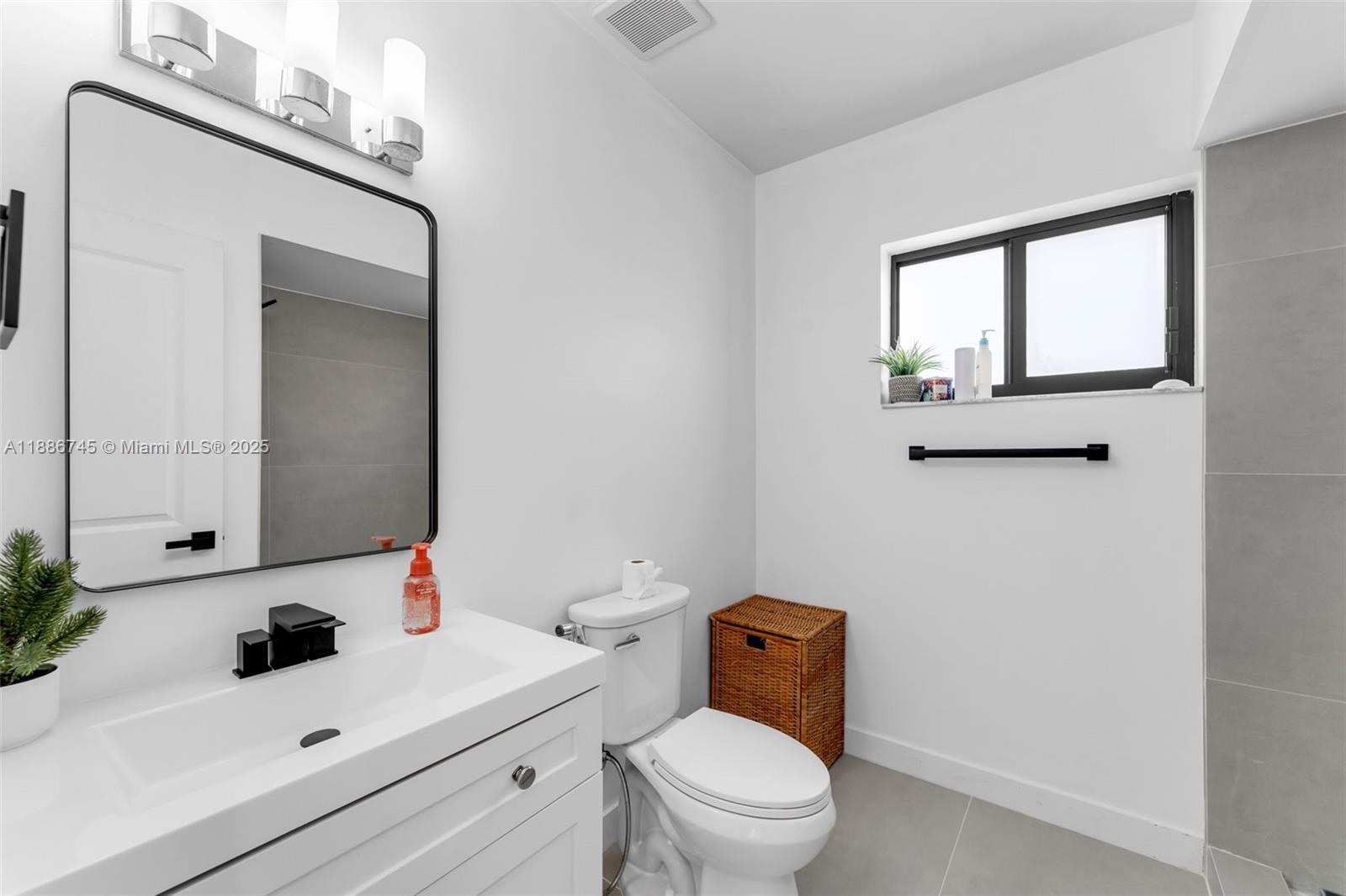 9032 Southwest 8th Terrace Miami, FL 33174 - Photo 13 of 37