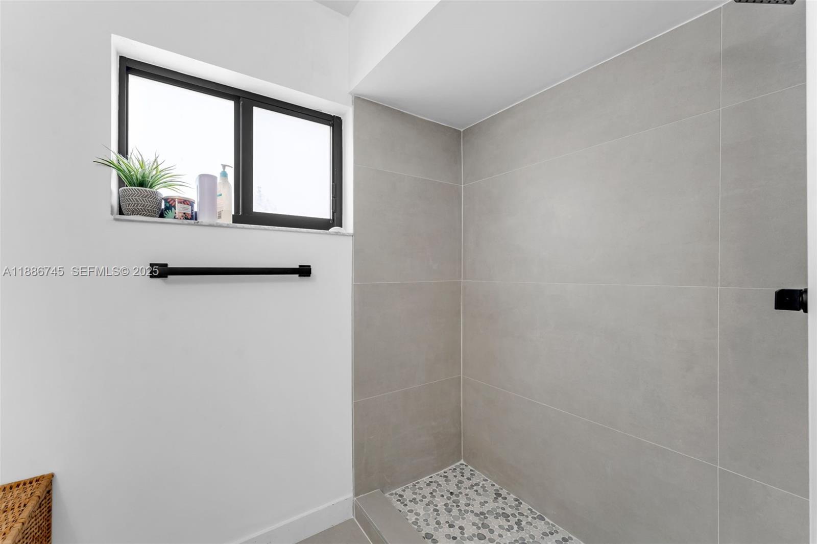 9032 Southwest 8th Terrace Miami, FL 33174 - Photo 14 of 37