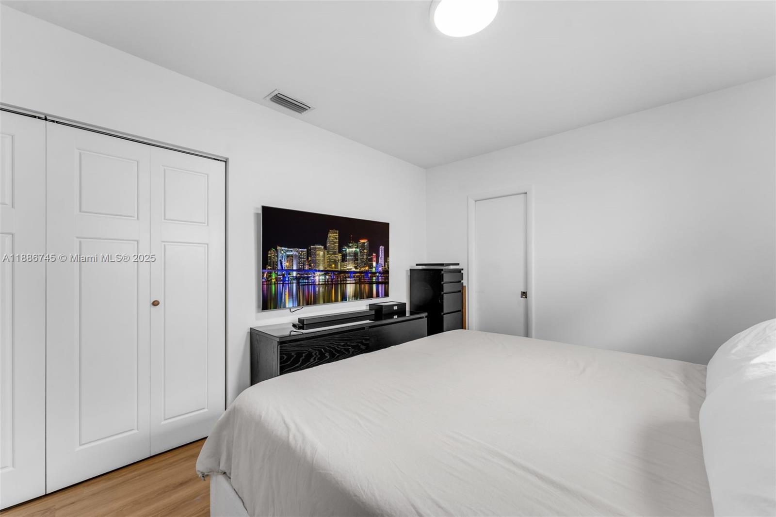 9032 Southwest 8th Terrace Miami, FL 33174 - Photo 18 of 37