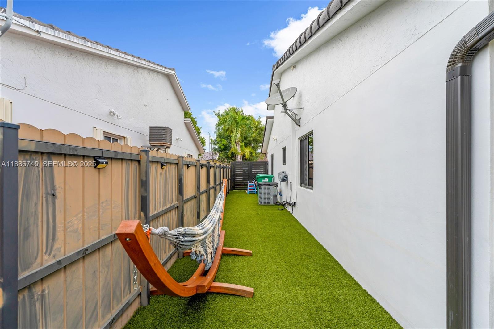 9032 Southwest 8th Terrace Miami, FL 33174 - Photo 22 of 37