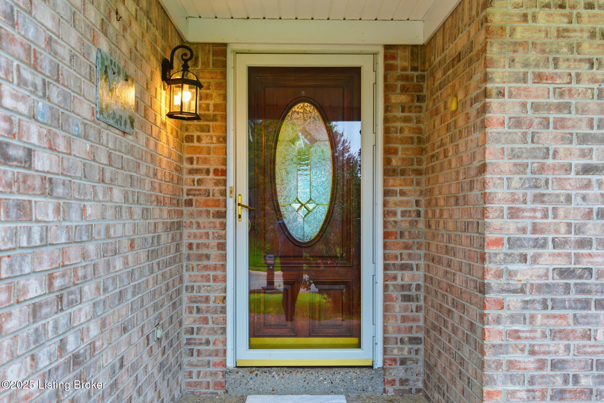 9807 Spring Pointe Court Louisville, KY 40229 - Photo 4 of 35 9807 Spring Pointe Ct-12