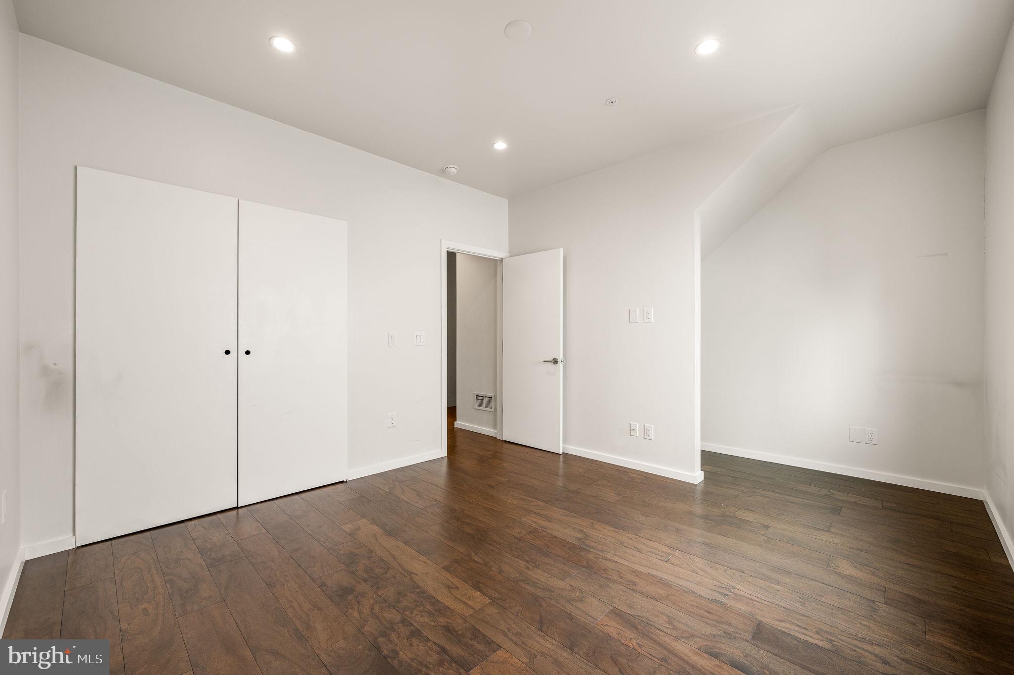 529 West Jefferson Street Philadelphia, PA 19122 - Photo 14 of 37 2nd floor rear bedroom