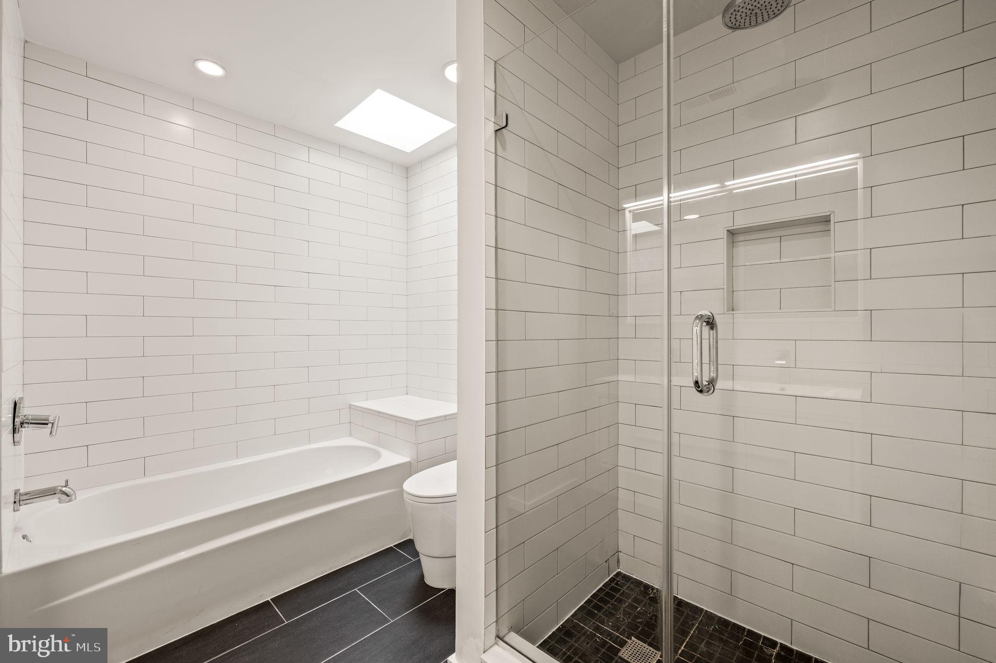 529 West Jefferson Street Philadelphia, PA 19122 - Photo 26 of 37 3rd floor Primary Bath