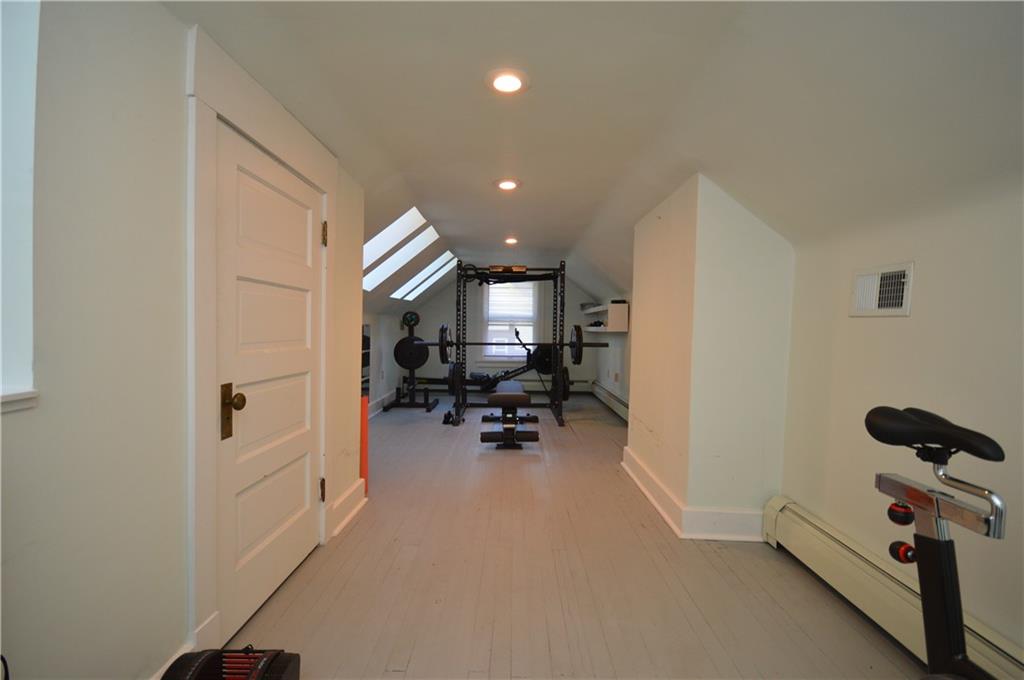 431 Locust Street Pittsburgh, PA 15218 - Photo 40 of 47 a room with furniture and gym equipment