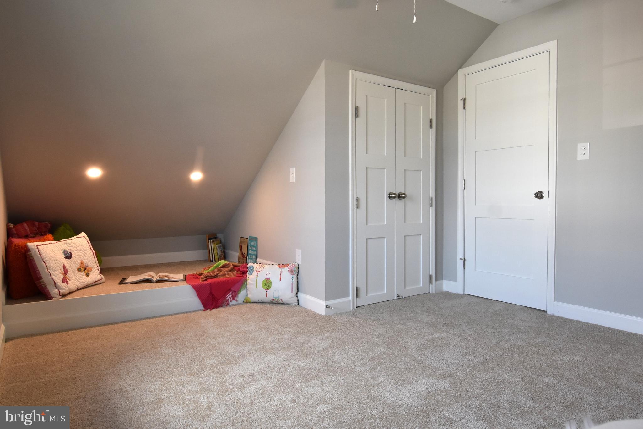8450 Church Road Pasadena, MD 21122 - Photo 13 of 29 4x6 "reading nook"