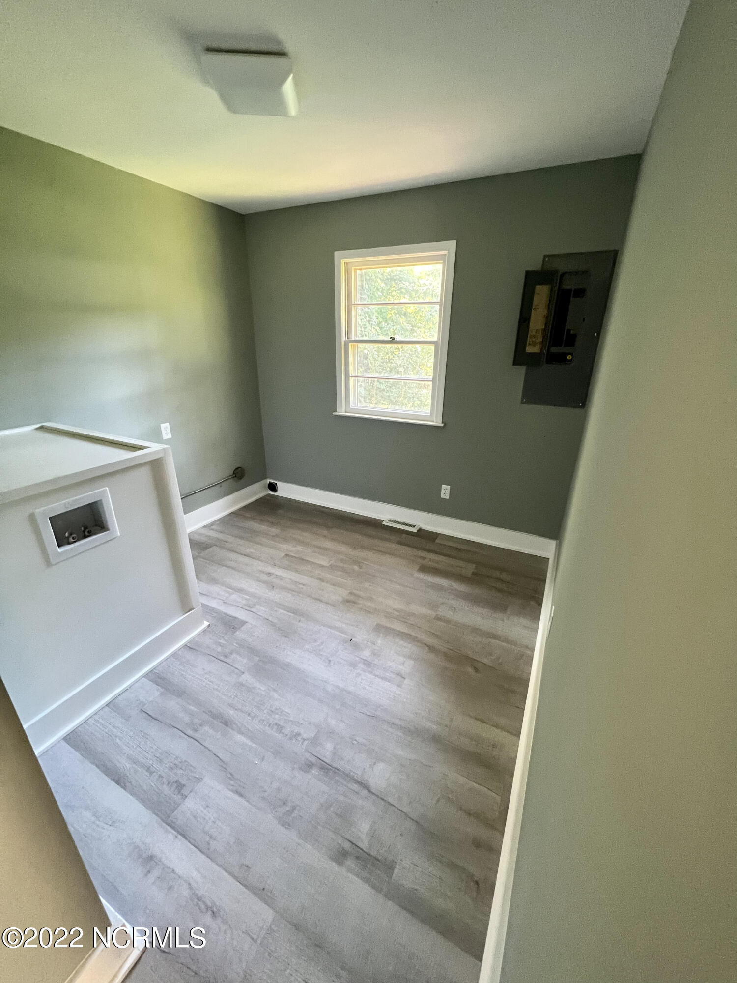 409 Hardy Avenue New Bern, NC 28560 - Photo 14 of 20 Laundry