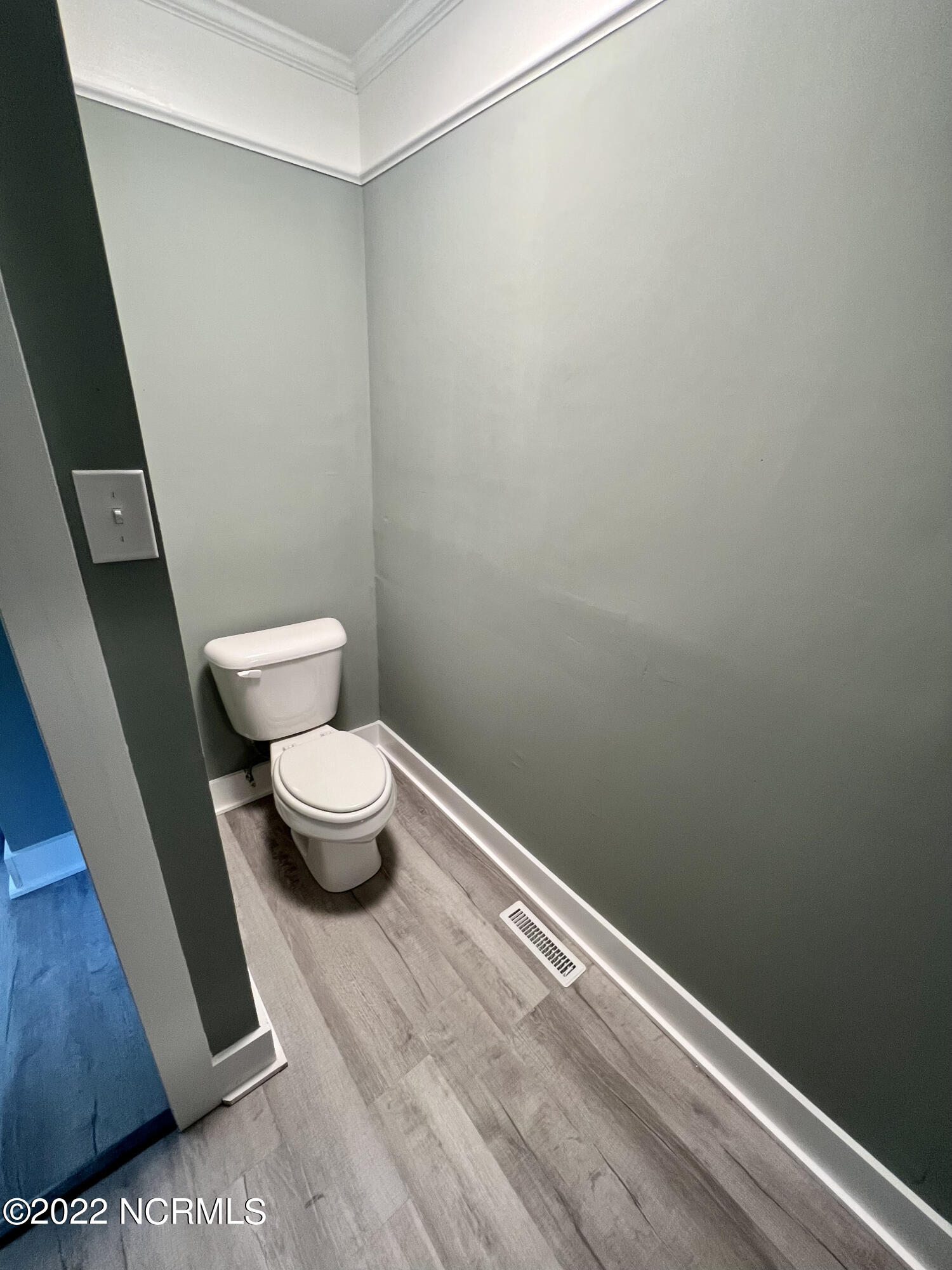 409 Hardy Avenue New Bern, NC 28560 - Photo 17 of 20 Bathroom