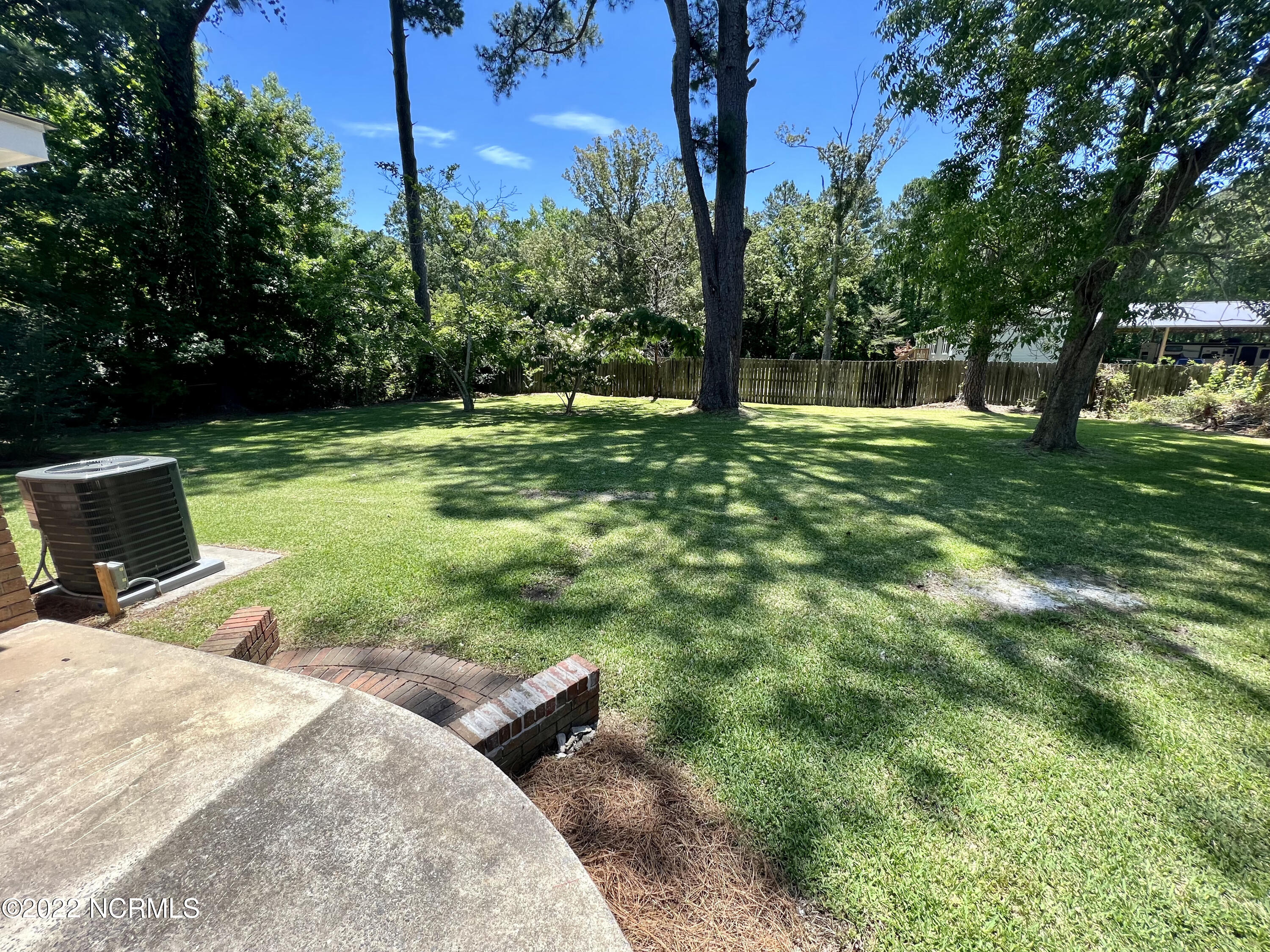 409 Hardy Avenue New Bern, NC 28560 - Photo 4 of 20 Yard2