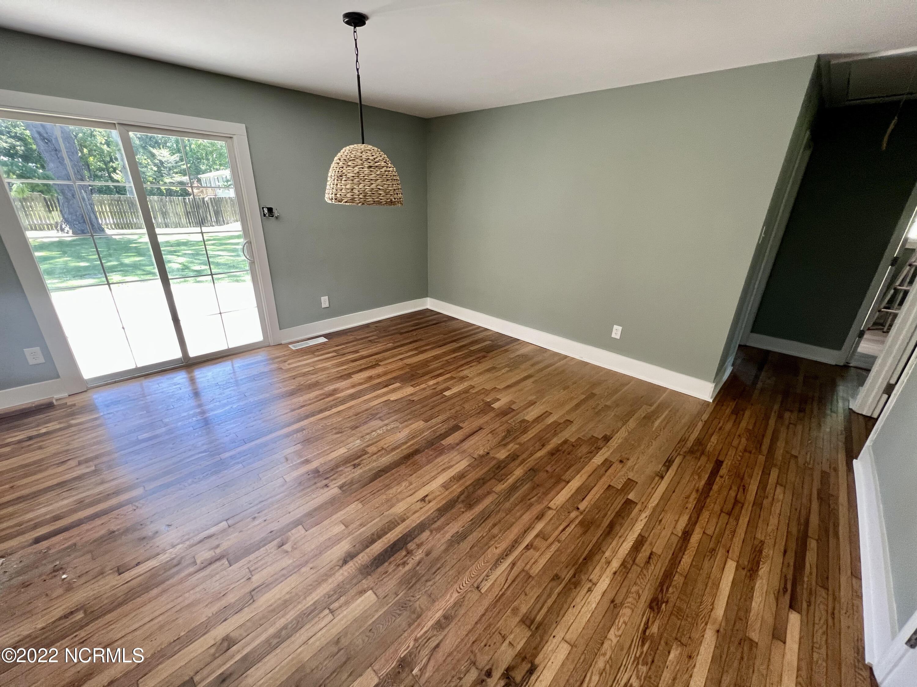 409 Hardy Avenue New Bern, NC 28560 - Photo 7 of 20 Dining room