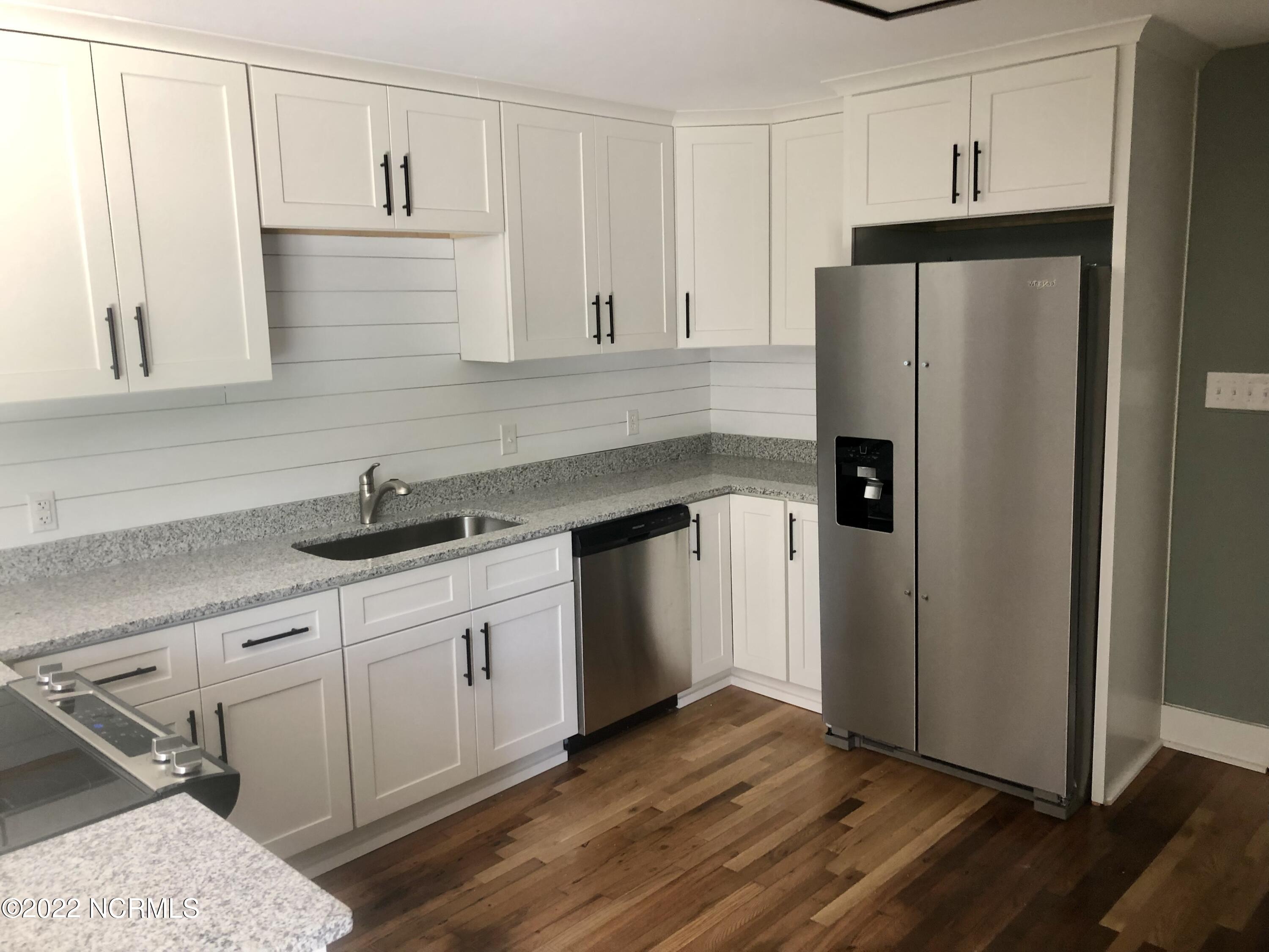 409 Hardy Avenue New Bern, NC 28560 - Photo 8 of 20 72B0357F-9908-4F18-94F2-1424598AE638