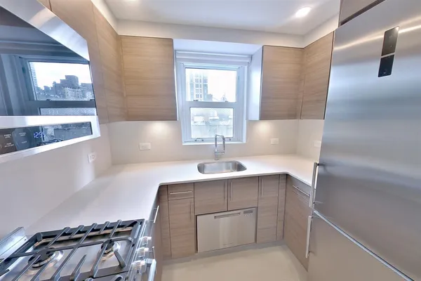 $5,295 | 340 East 51st Street, Unit 8H | Midtown East