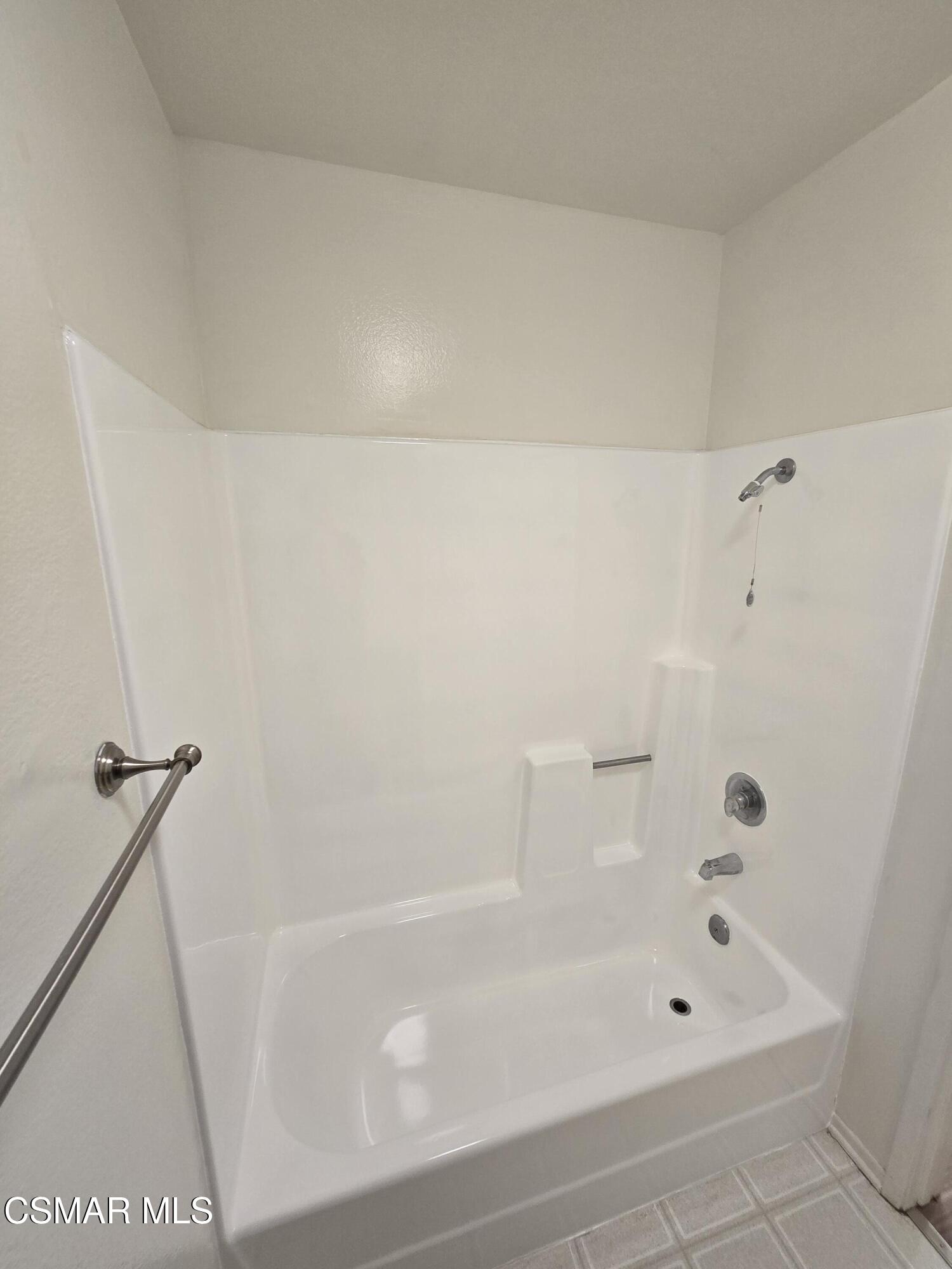 1778 Sinaloa Road, Unit 294 Simi Valley, CA 93065 - Photo 9 of 15 a bathroom with a bathtub