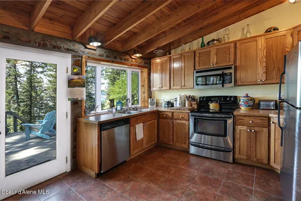 $595,000 | 812 Pine Cove Road, Clark Fork, ID 83811
