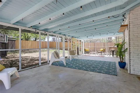 a view of backyard