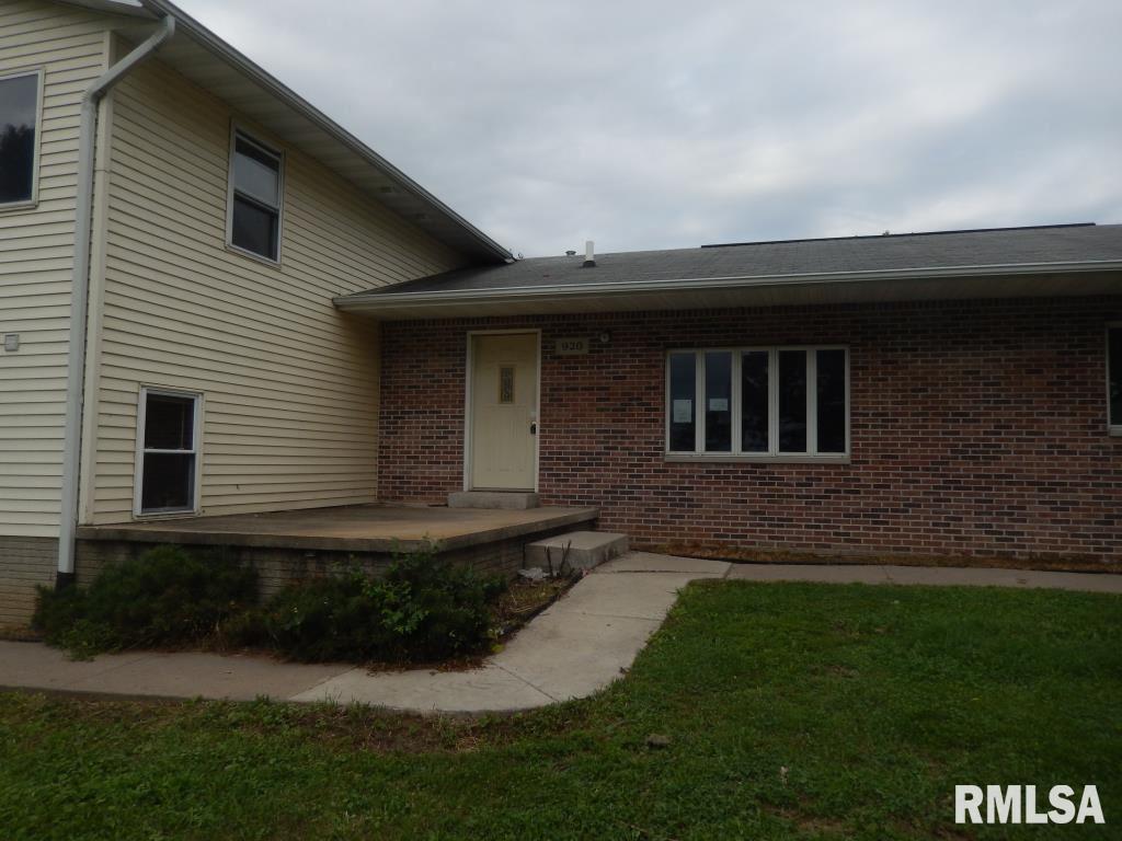 920 Devils Glen Road Bettendorf, IA 52722 - Photo 3 of 13 Gallery Image 3