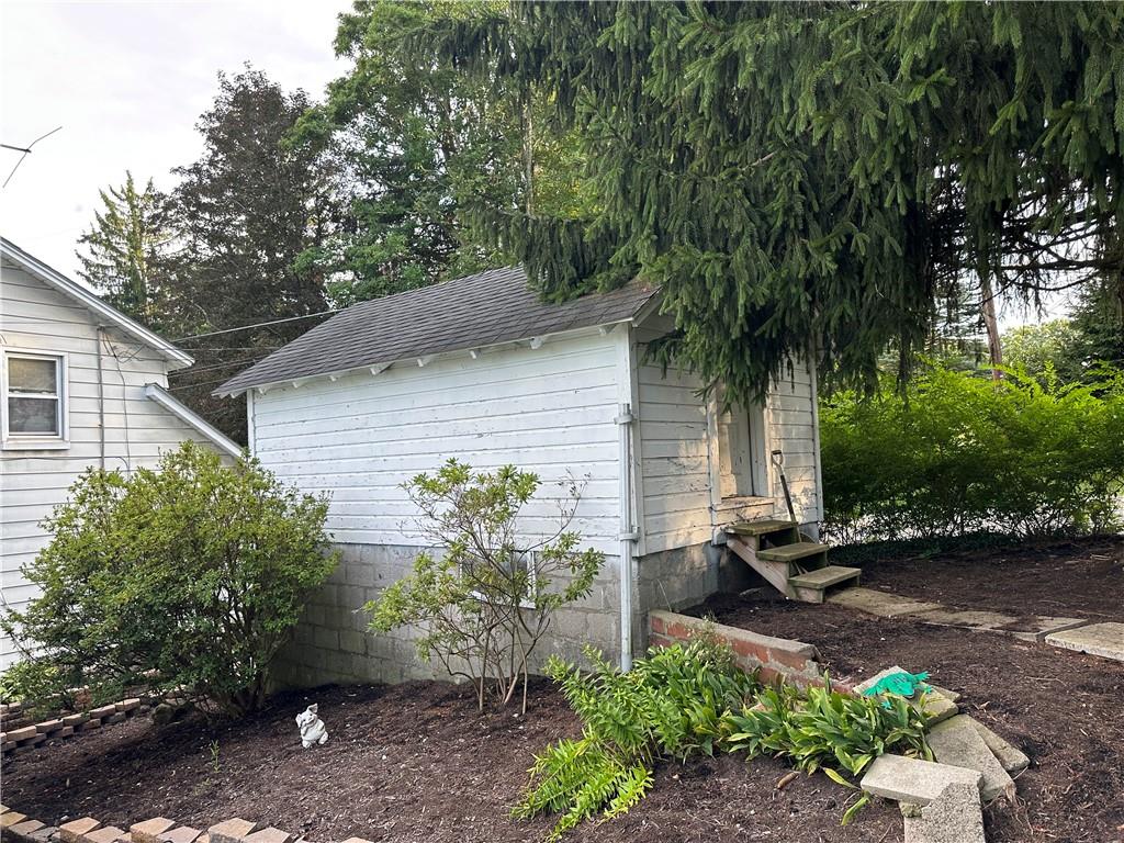 173 Portman Road Butler, PA 16002 - Photo 4 of 19 a backyard of a house with lots of green space