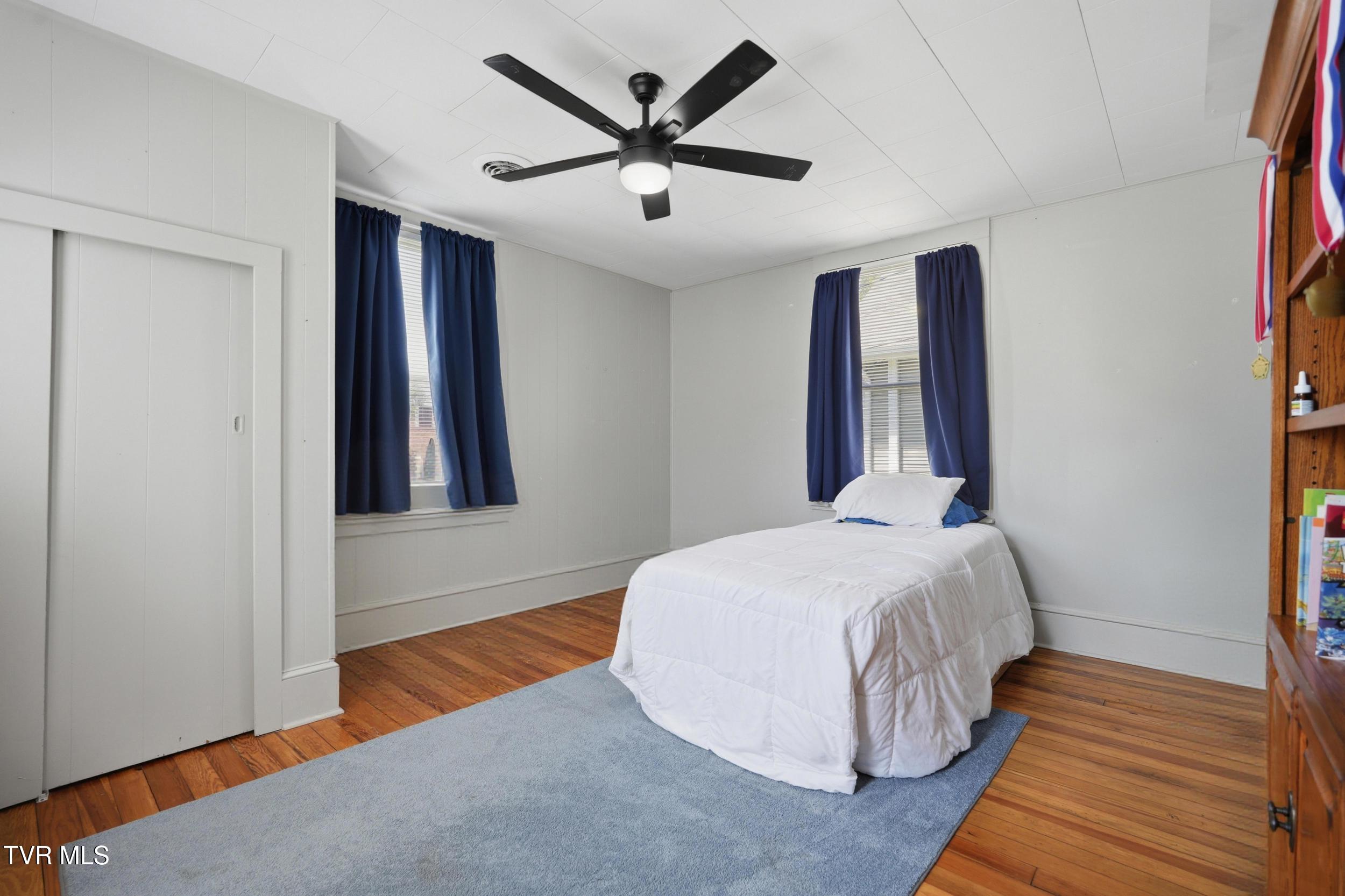 635 5th Street Bristol, TN 37620 - Photo 22 of 33 20_dsc03185_autoremove_26082753