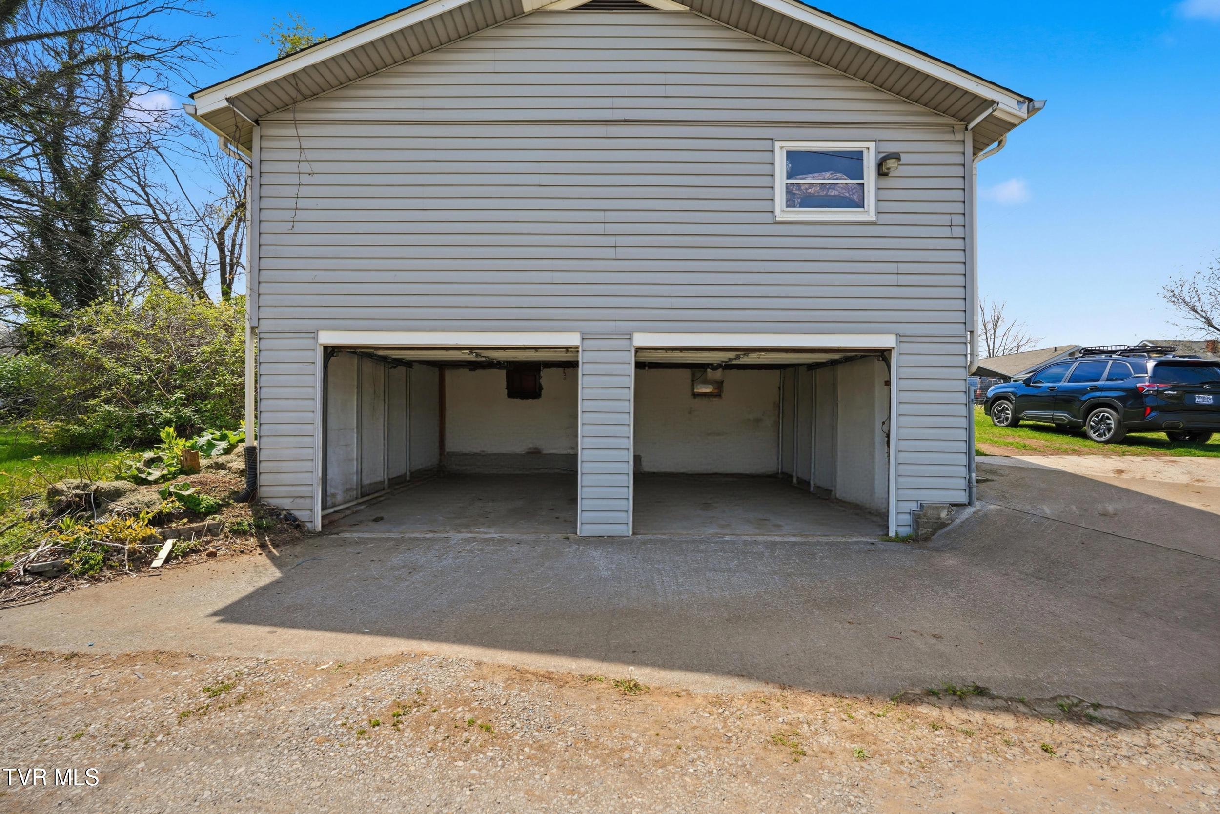 635 5th Street Bristol, TN 37620 - Photo 28 of 33 25_dsc03206_autoremove_26082571