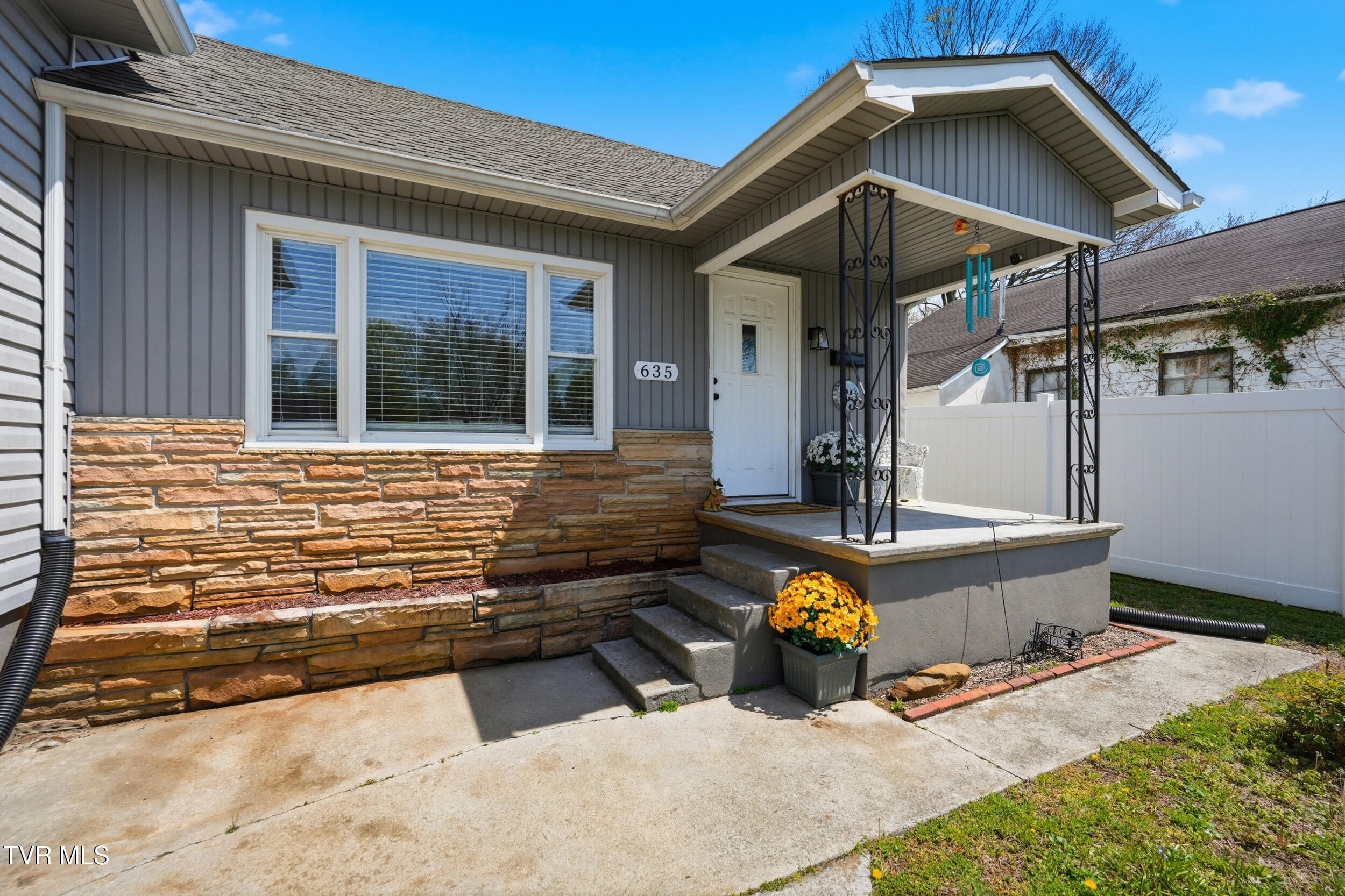 635 5th Street Bristol, TN 37620 - Photo 3 of 33 3_635 5th st-5