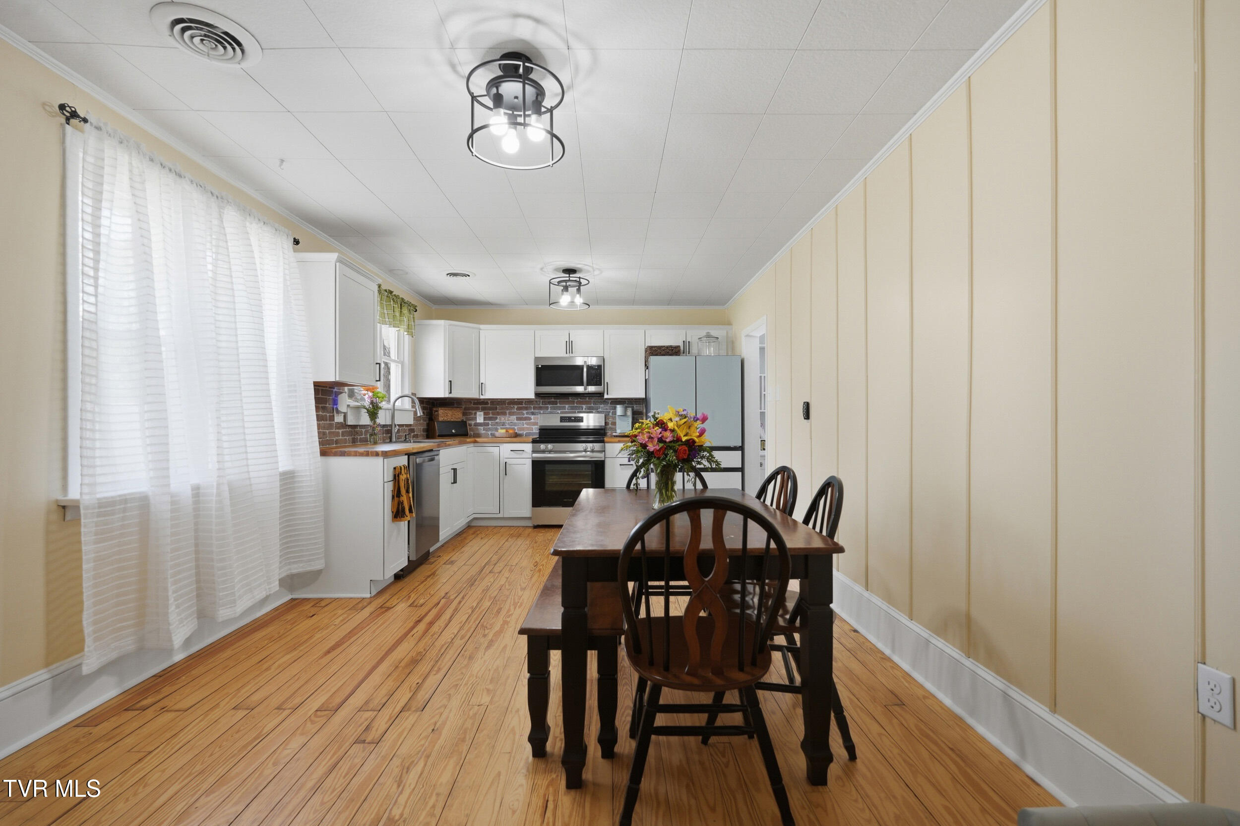 635 5th Street Bristol, TN 37620 - Photo 10 of 33 10_635 5th st-12