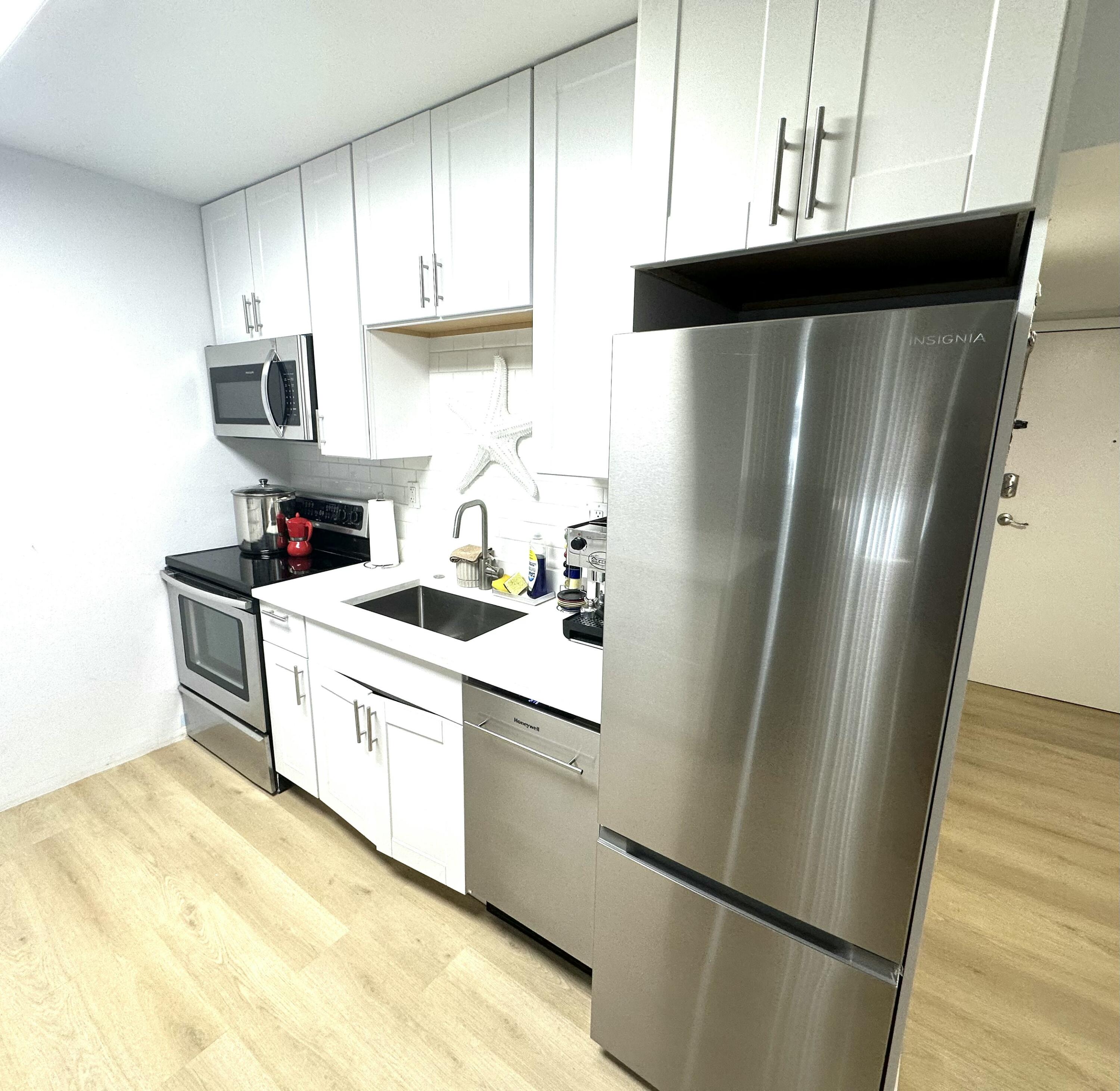 3540 South Ocean Boulevard, Unit 409 South Palm Beach, FL 33480 - Photo 3 of 28 IMG_3481