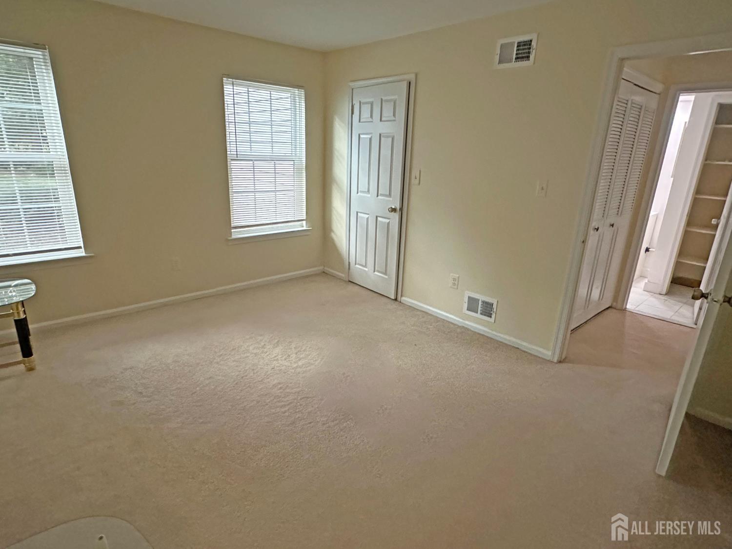 603 Woodbridge Commons Way Iselin, NJ 08830 - Photo 12 of 14 an empty room with windows