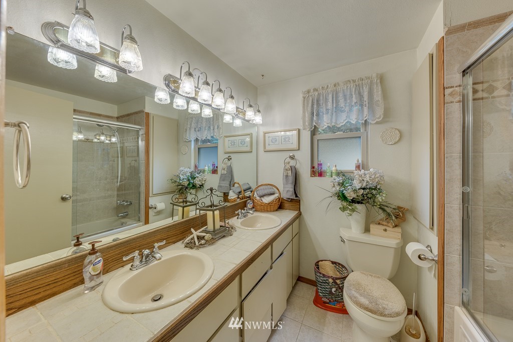 23231 53rd Avenue Southeast Bothell, WA 98021 - Photo 14 of 24